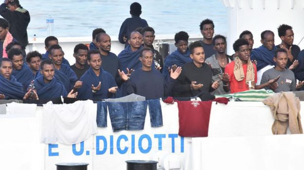 Migranti-sulla-nave-Diciotti-625x350